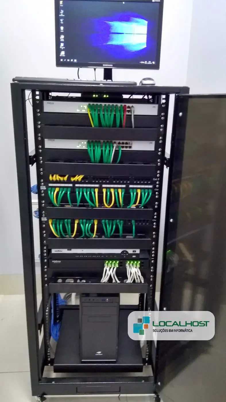 Rack de rede montado e organizado pela Localhost — foto 10